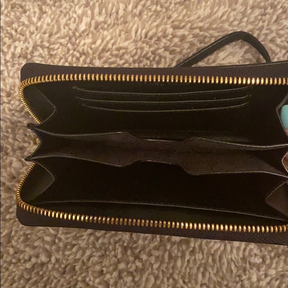 Michael Kors wallet - Picture 2 of 5